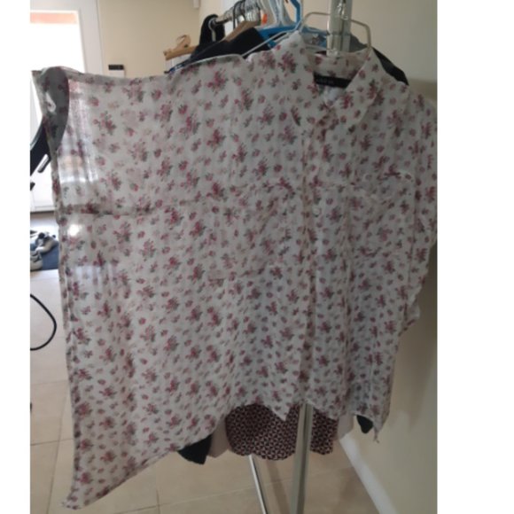 Floral thin top - Picture 2 of 2